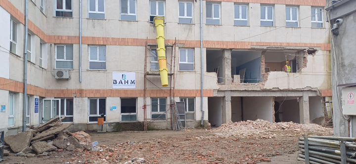 Lucrările la Secția de Oncologie a Spitalului Județean Mavromati au fost reluate după luni de blocaj